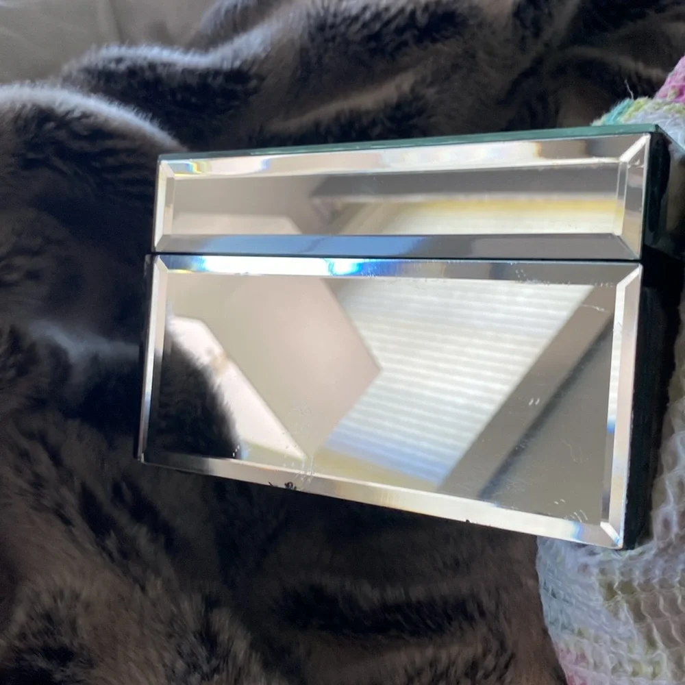 GORGEOUS mirrored and crystal cigar/jewelry box